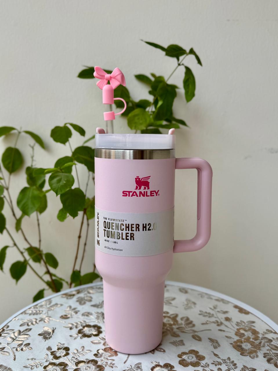 The Stanley Quencher H2.0 FlowState Tumbler baby pink